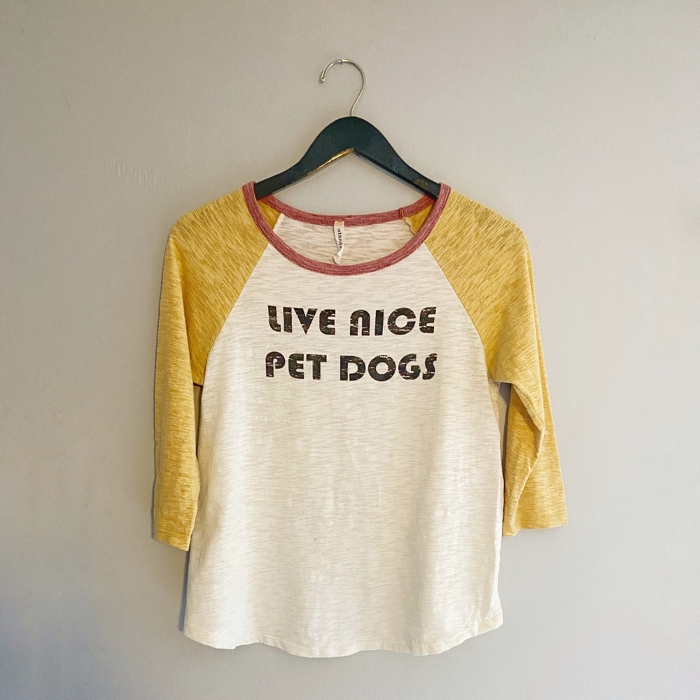 Live nice pet dogs graphic tee